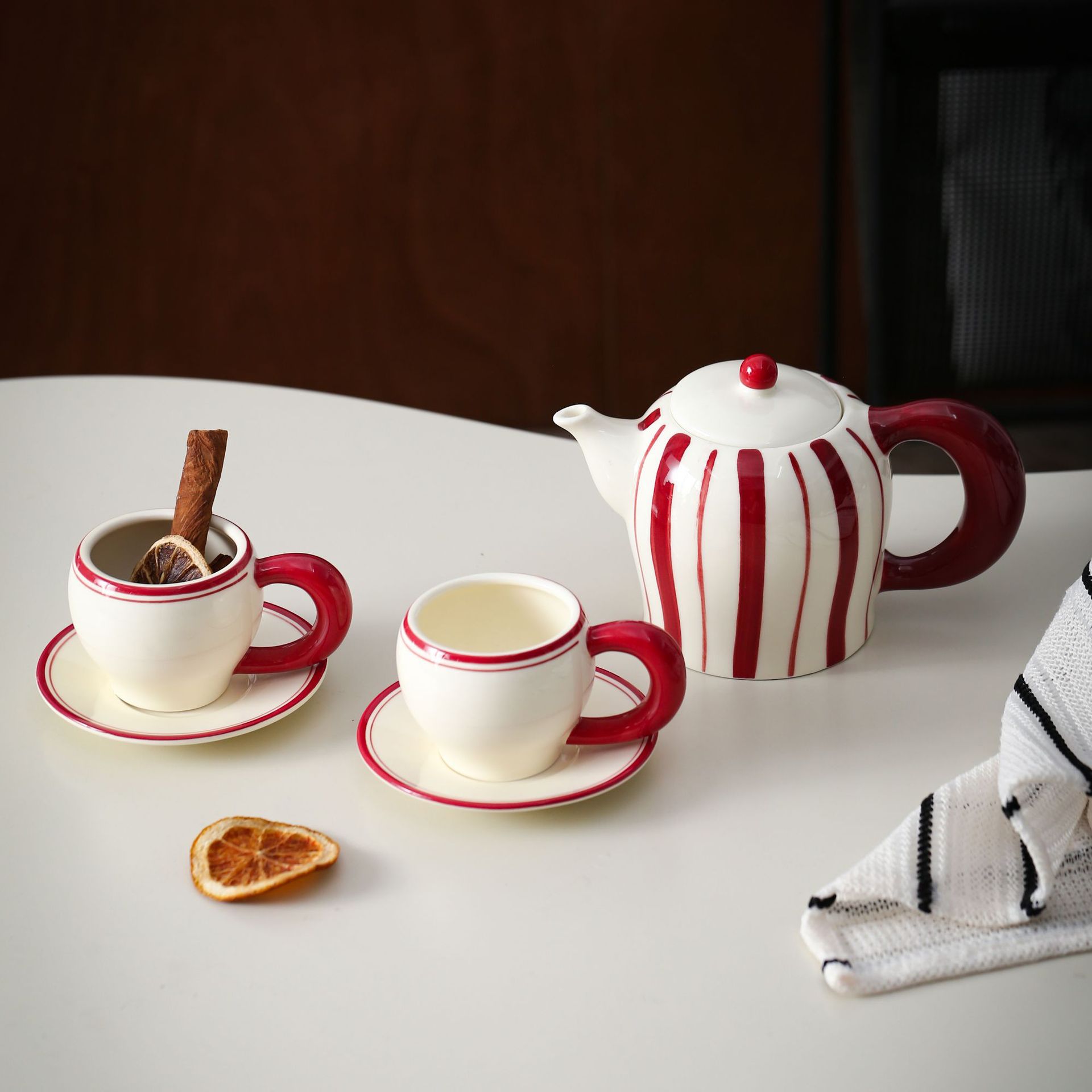 Coffee Tea Home - Vintage keramische koffiekop en schotelset met